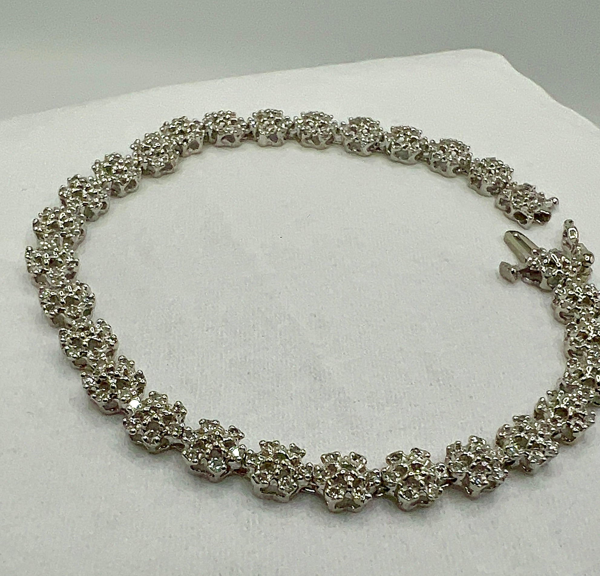 Natural Diamonds bracelet gold 10k - diamonds clubs llc