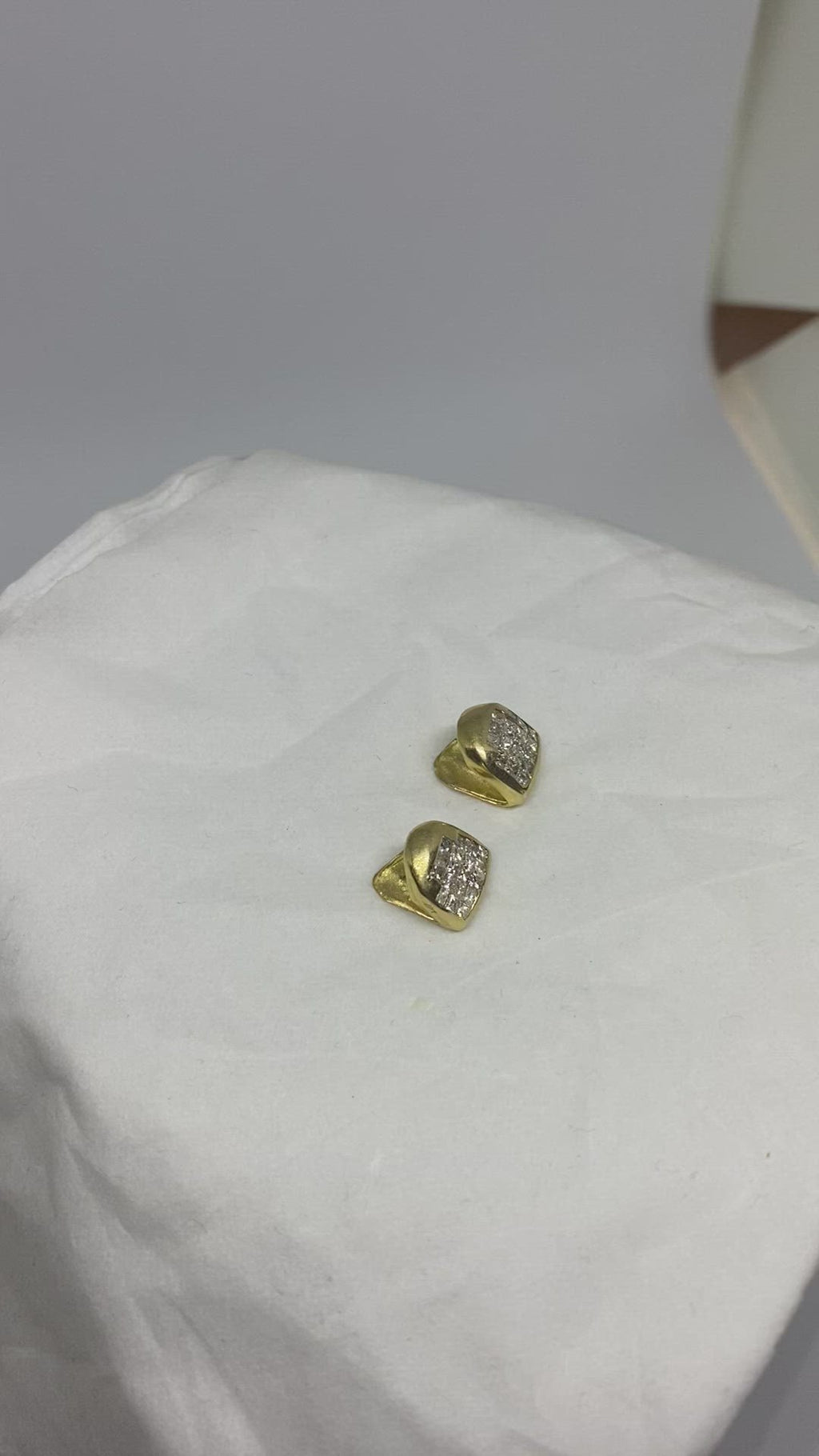 Diamonds tooth grill vvs clarity E color 2 carat