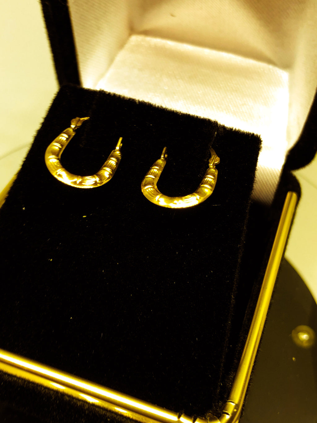 Earring 10k fine gold $39 only worth$399 - diamonds clubs llc