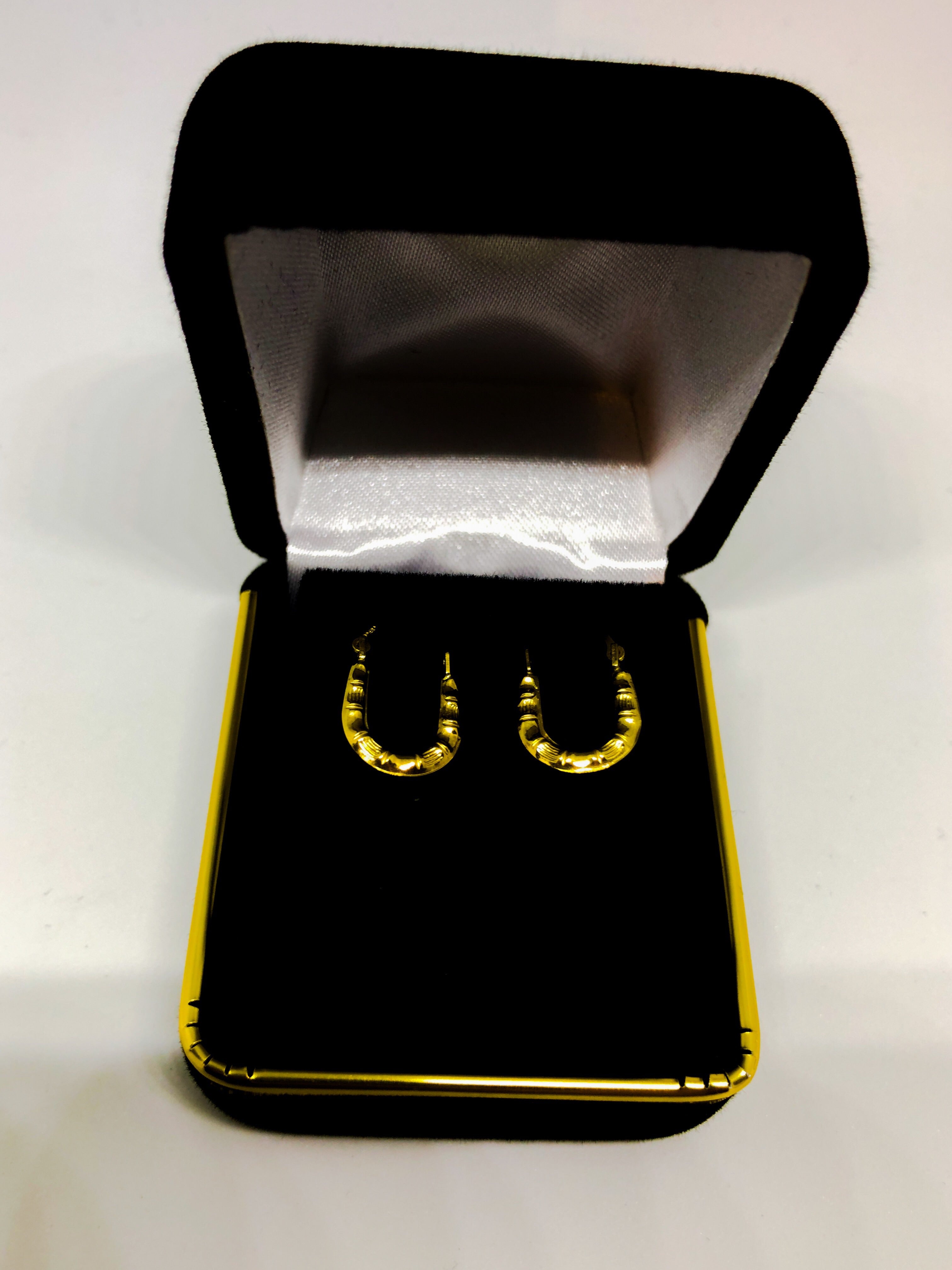 Earring 10k fine gold $39 only worth$399 - diamonds clubs llc