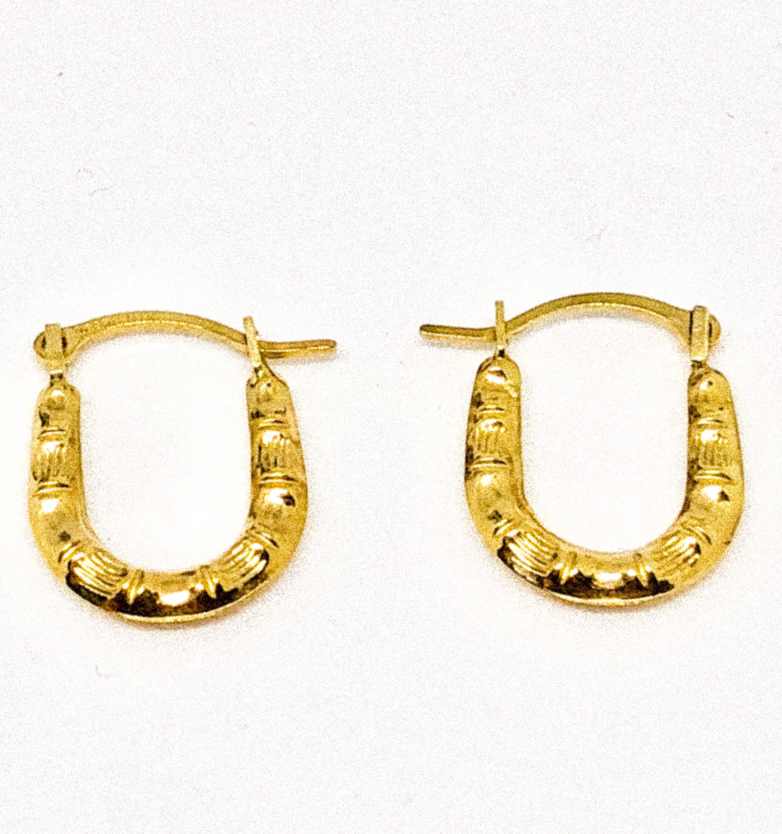 Earring 10k fine gold $39 only worth$399 - diamonds clubs llc